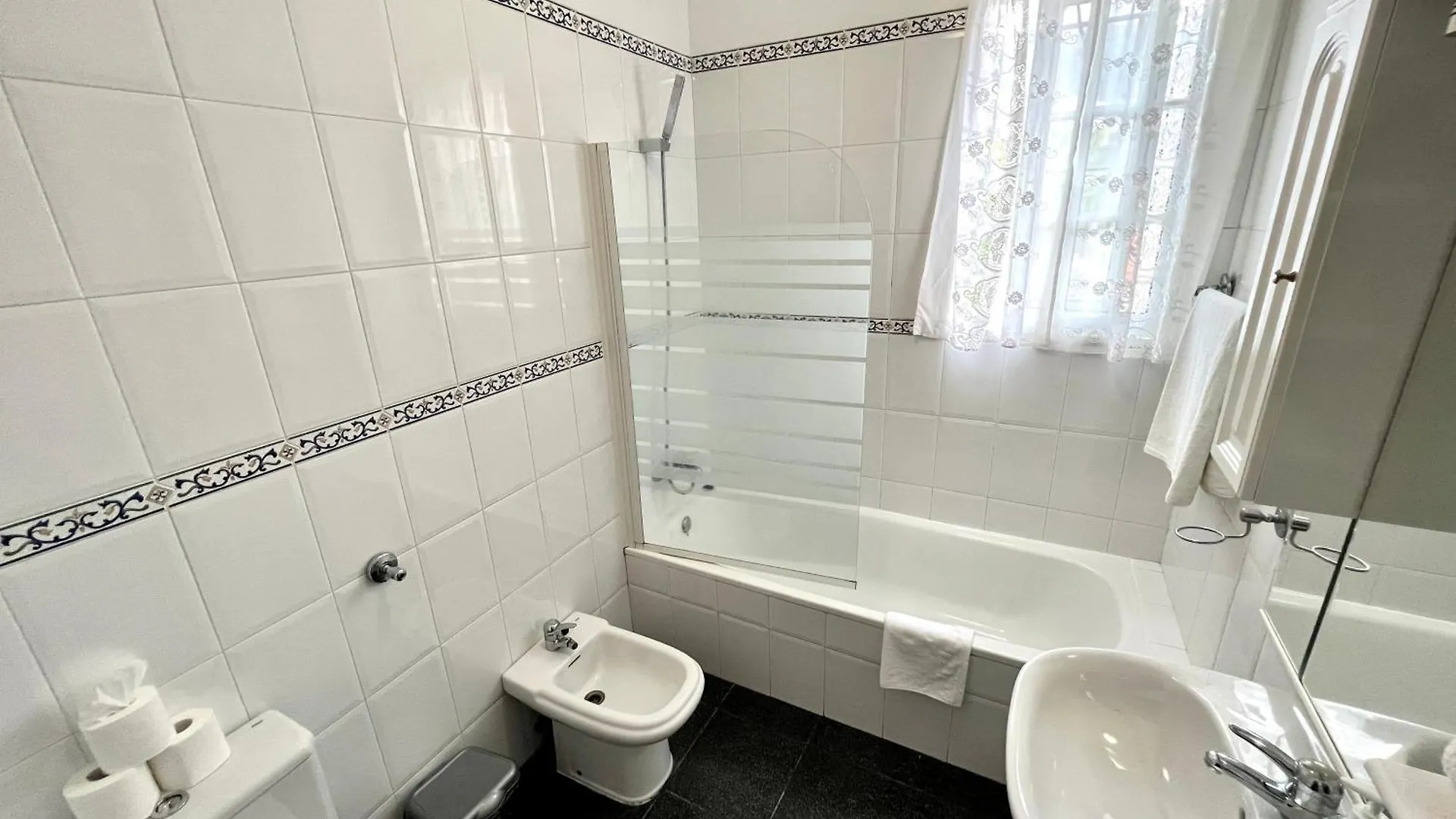 Classic Tranquil Madeiran 4-Bedroom Villa Funchal