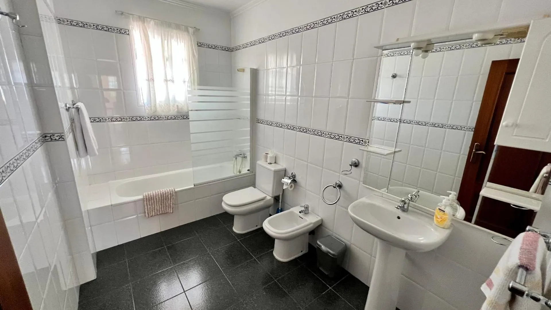 Classic Tranquil Madeiran 4-Bedroom Villa Funchal