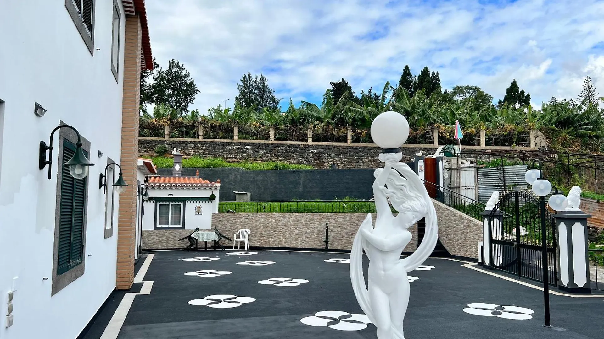Classic Tranquil Madeiran 4-Bedroom Villa Funchal
