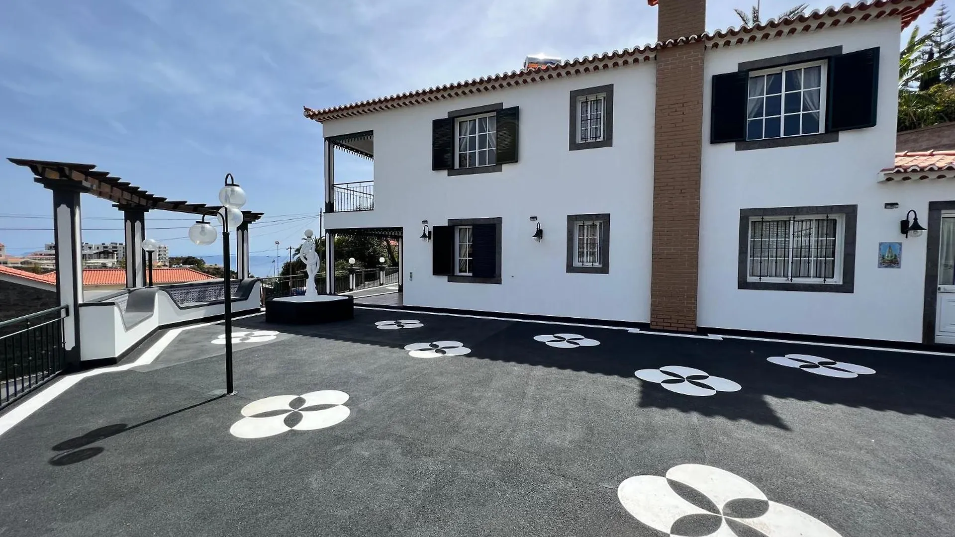 Classic Tranquil Madeiran 4-Bedroom Villa Funchal