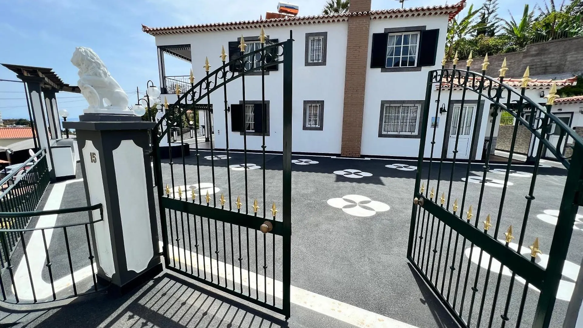 Classic Tranquil Madeiran 4-Bedroom Villa Funchal  Φουνκάλ