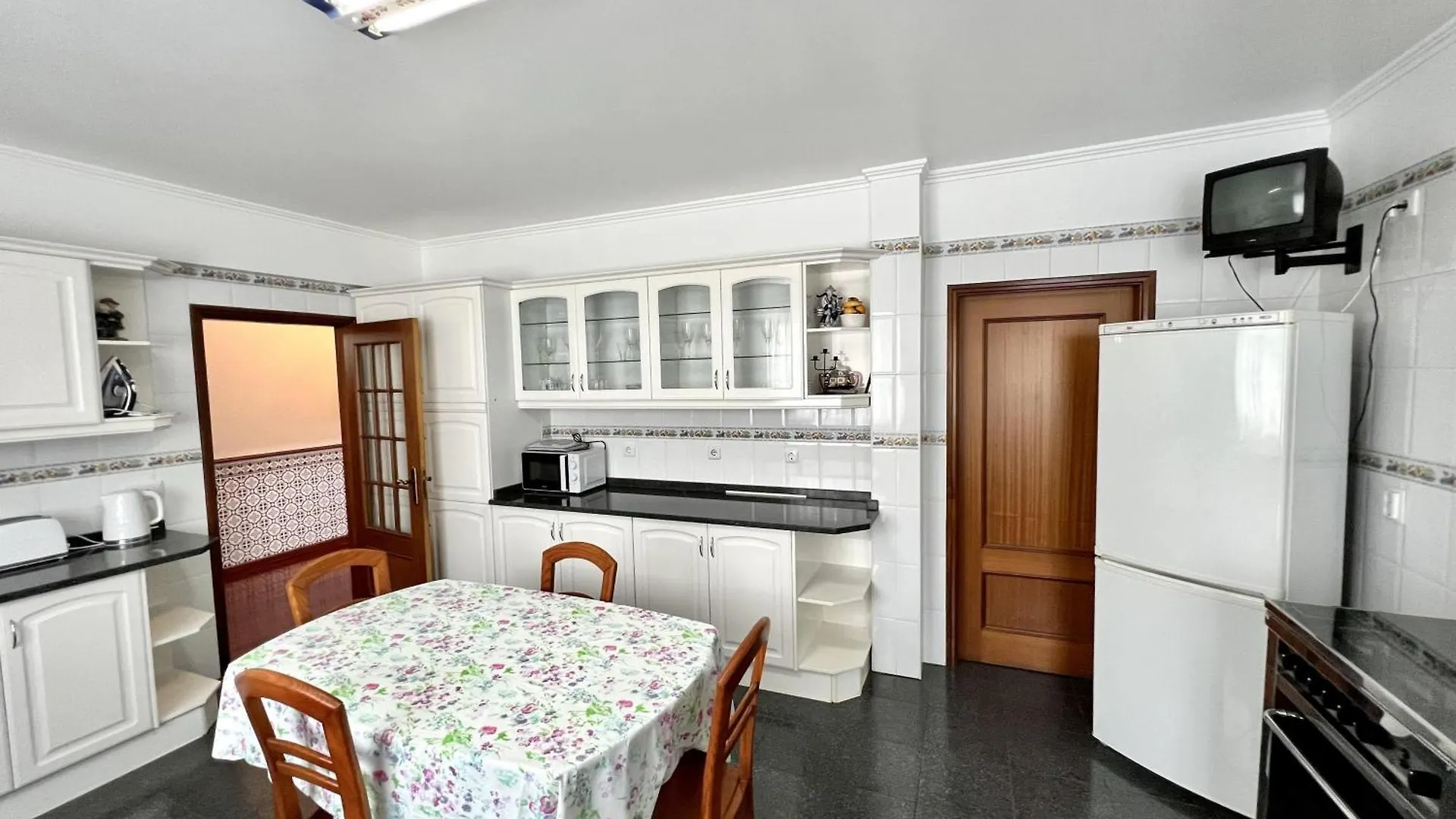 Classic Tranquil Madeiran 4-Bedroom Villa Funchal